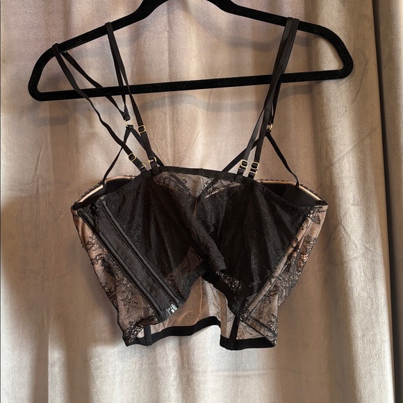 Elegant Black Lace Bustier - Picture 2 of 2